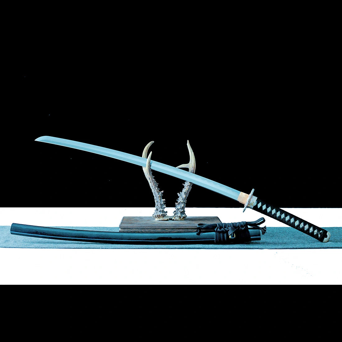 Real Handmade Katana Sword – T10 Steel Clay-Tempered Blade – Full Tang – Black – Collector’s Edition