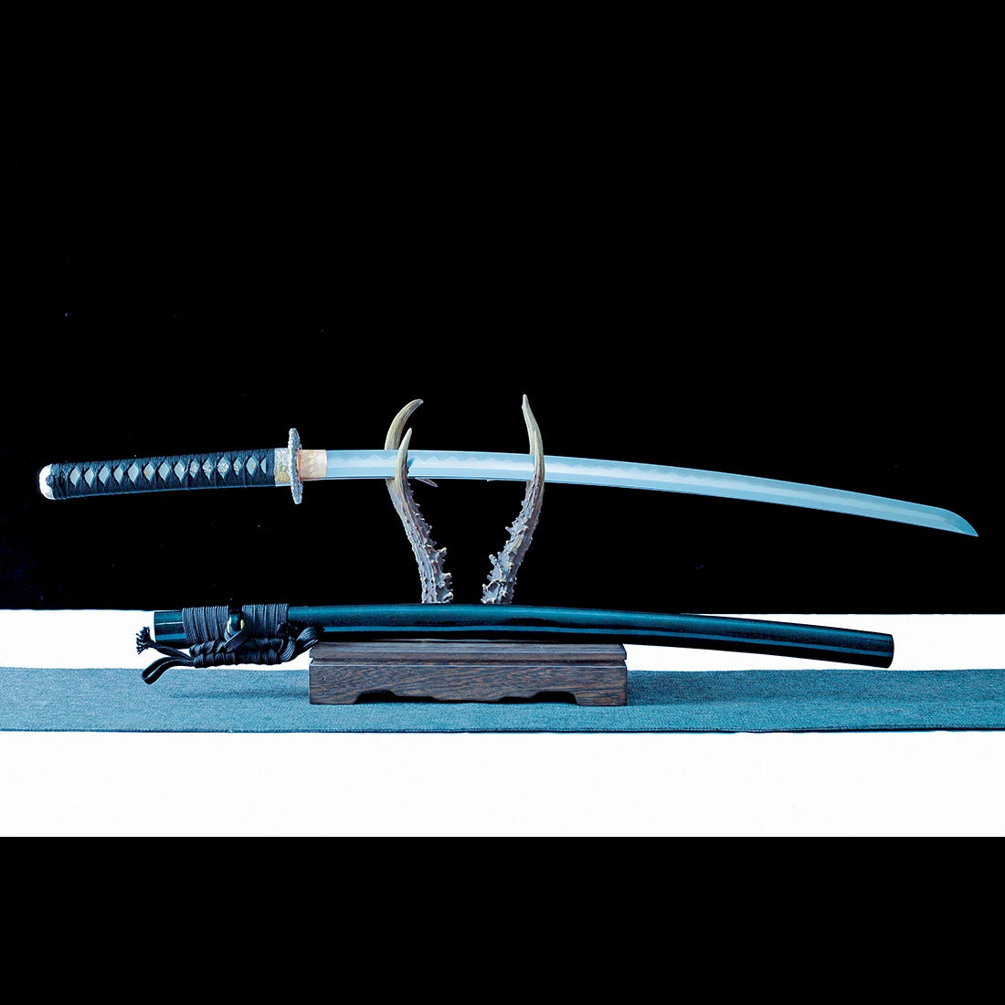 Real Handmade Katana Sword – T10 Steel Clay-Tempered Blade – Full Tang – Black – Collector’s Edition