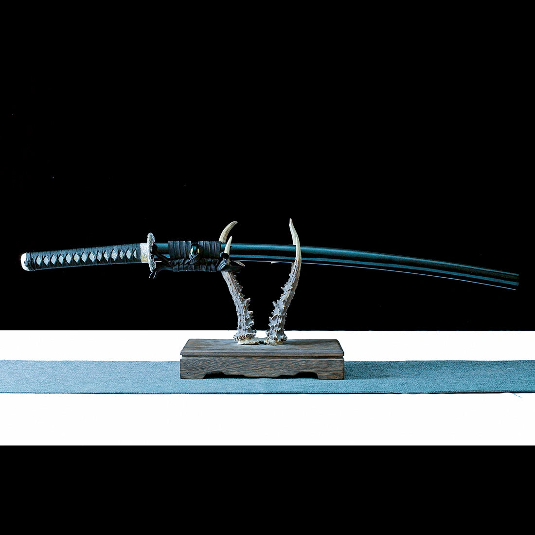 Real Handmade Katana Sword – T10 Steel Clay-Tempered Blade – Full Tang – Black – Collector’s Edition