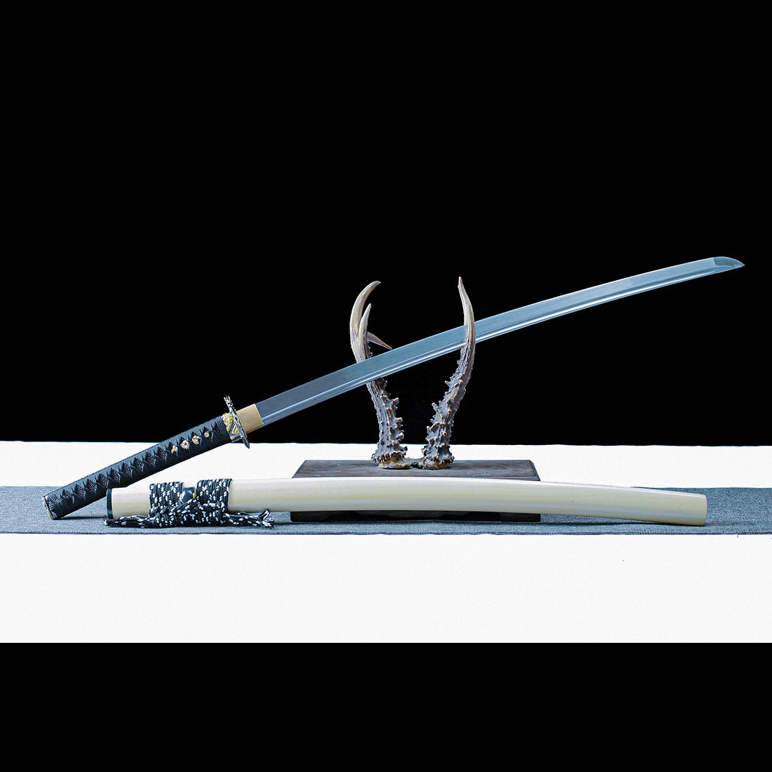 Real Japanese Katana – Handmade 1065 Carbon Steel Blade – Full Tang – High Performance – Collector’s Edition