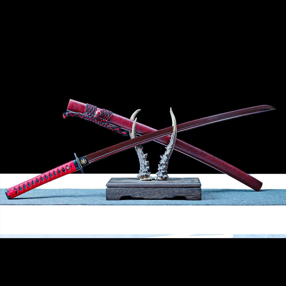Real Japanese Katana – Handmade Red Damascus Pattern Steel Blade – Full Tang – Red Scabbard – Battle Ready