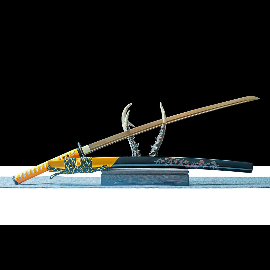 Real Japanese Katana – High Performance Gold Damascus Pattern Steel Blade – Full Tang – Battle Ready