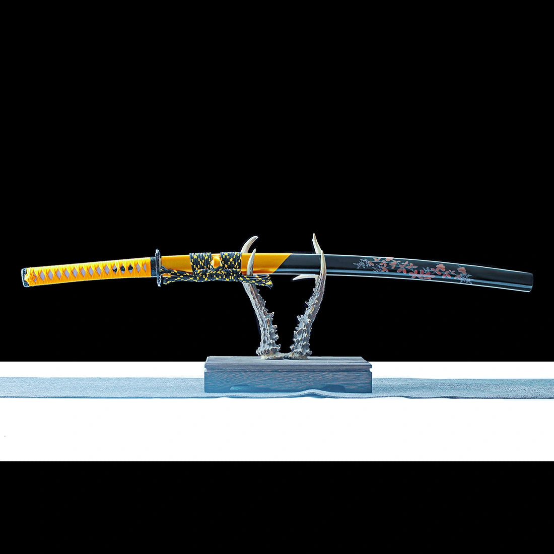 Real Japanese Katana – High Performance Gold Damascus Pattern Steel Blade – Full Tang – Battle Ready