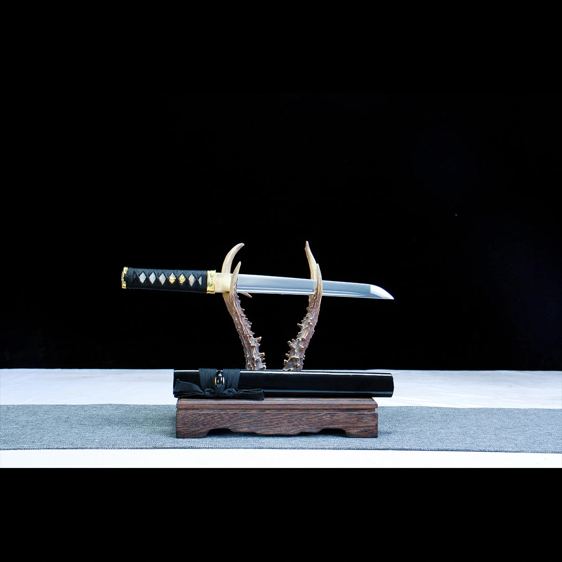 Real Japanese Tanto – Full Black Scabbard – Gold Tsuba – T10 Carbon Steel Blade – Full Tang