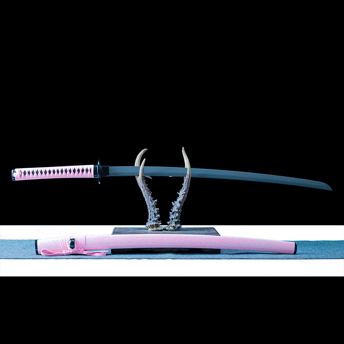 Real Katana Sword – Handmade Gray Titanium-Coated Carbon Steel Blade – Rustproof – Pink Scabbard – Premium Quality