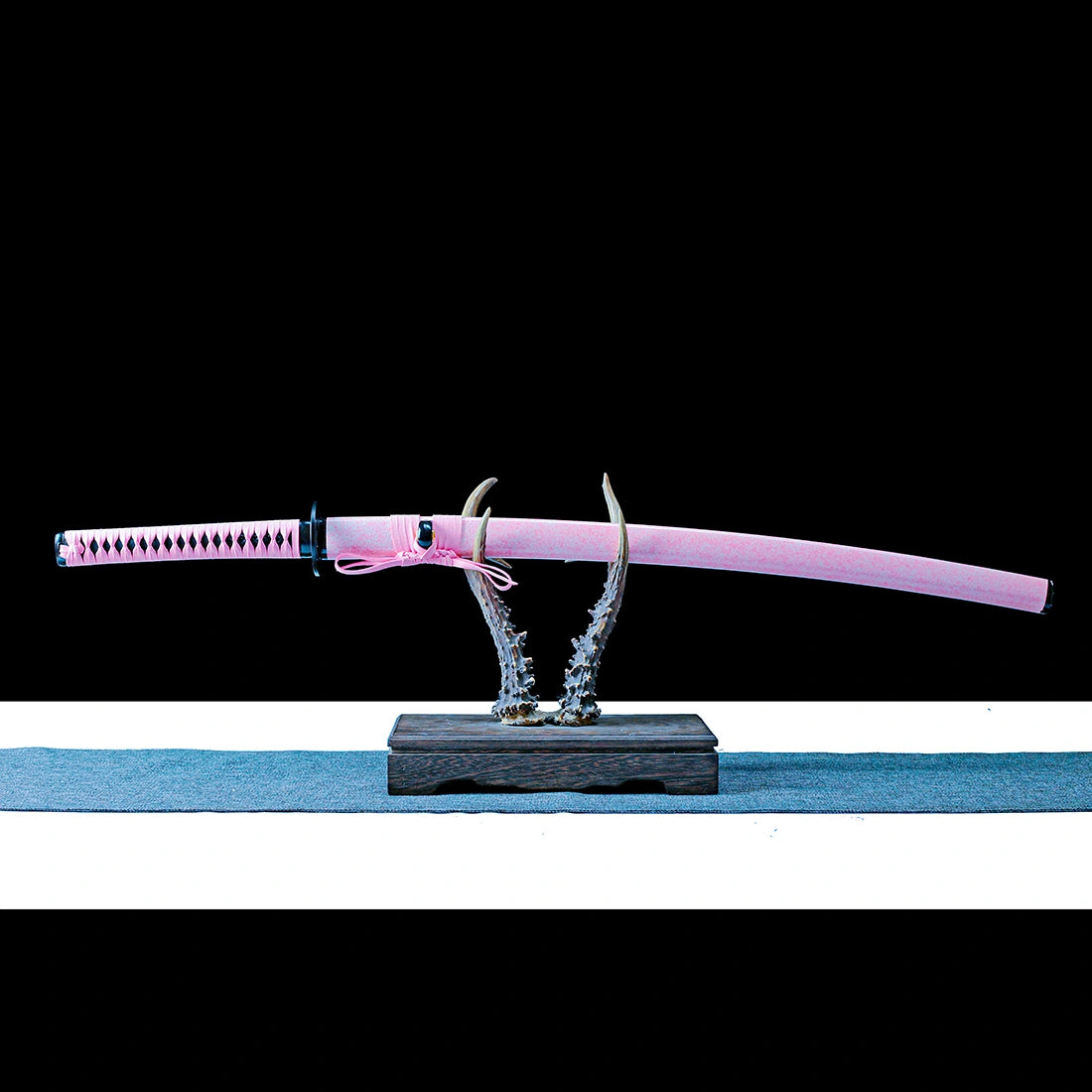 Real Katana Sword – Handmade Gray Titanium-Coated Carbon Steel Blade – Rustproof – Pink Scabbard – Premium Quality