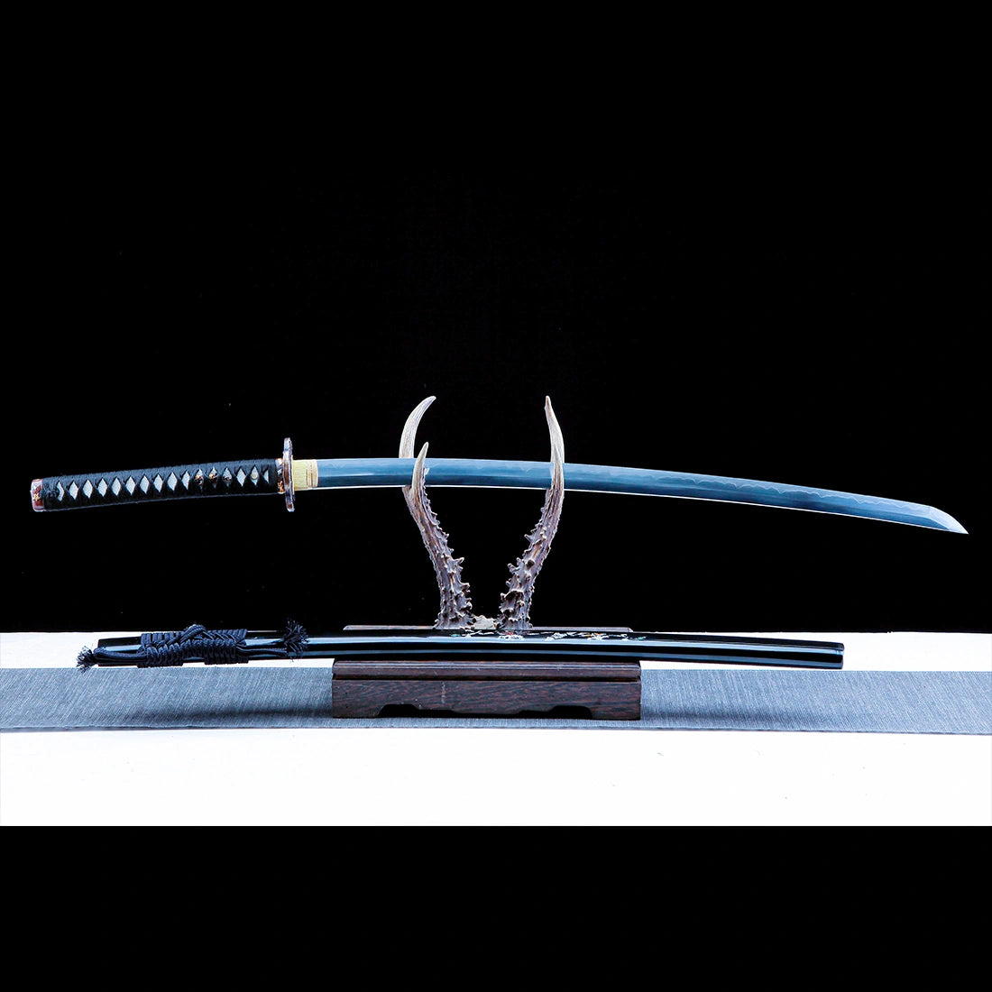 Real Katana Sword – Handmade T10 Carbon Steel Blade – Full Tang – Black Scabbard – Collector’s Edition