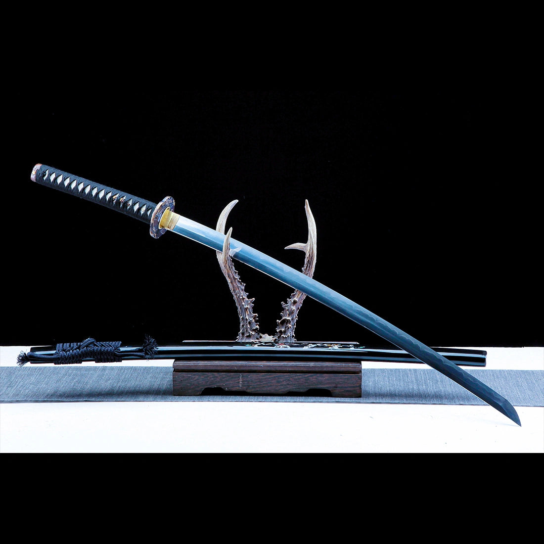 Real Katana Sword – Handmade T10 Carbon Steel Blade – Full Tang – Black Scabbard – Collector’s Edition