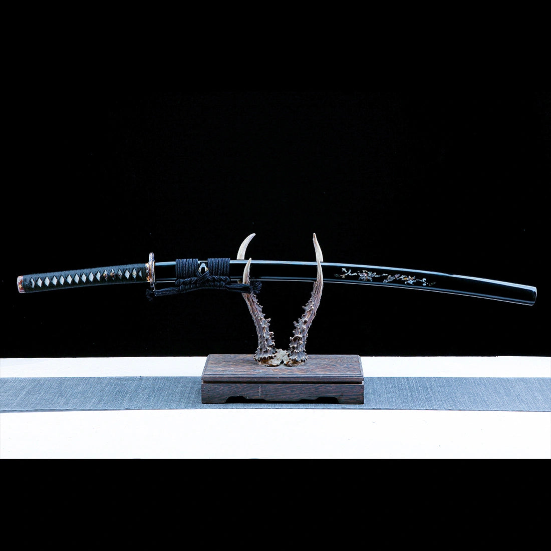 Real Katana Sword – Handmade T10 Carbon Steel Blade – Full Tang – Black Scabbard – Collector’s Edition