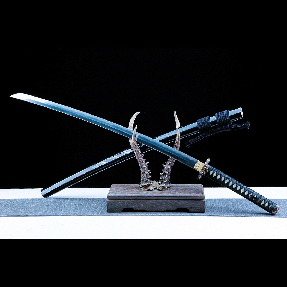 Real Katana Sword – Handmade T10 Carbon Steel Blade – Full Tang – Black Scabbard – Collector’s Edition