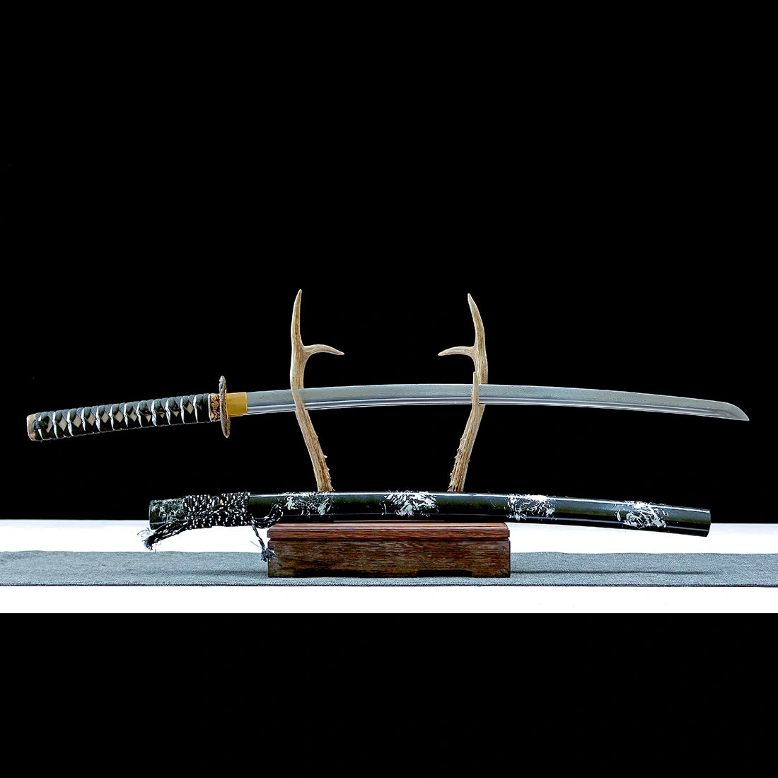 Real Katana Sword – High Performance Damascus Pattern Steel Blade – Full Tang – Black – Premium Quality