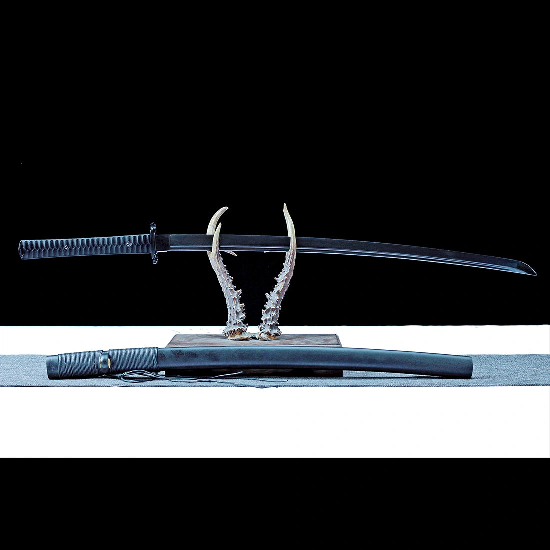 Real Katana – Authentic Japanese Katana – Black Damascus Pattern Steel Blade – Hand Forged – Sturdy Tactical Sword