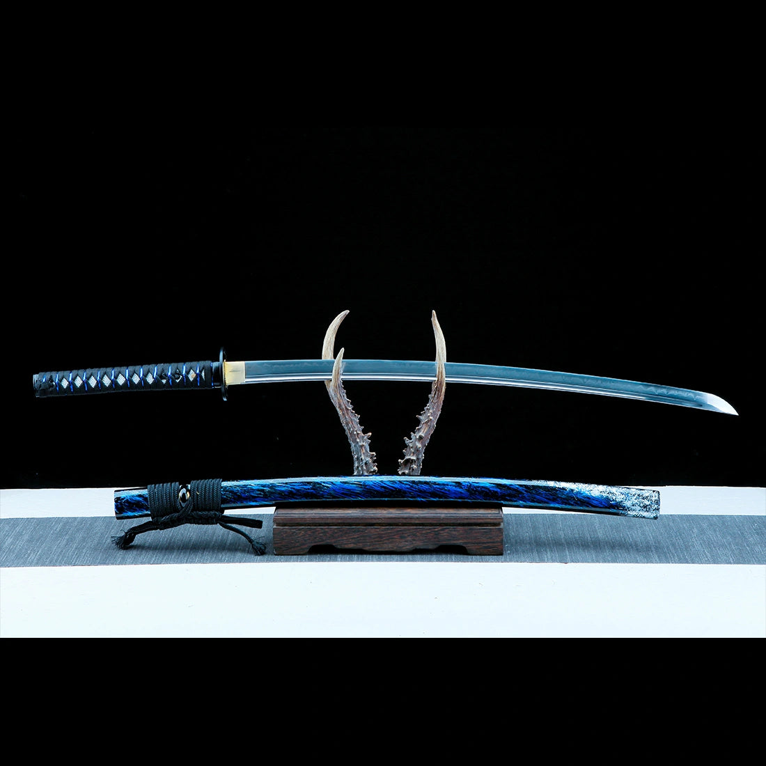 Real Japanese Samurai Sword – Handmade T10 Carbon Steel Blade – Blue – Full Tang – Battle Ready
