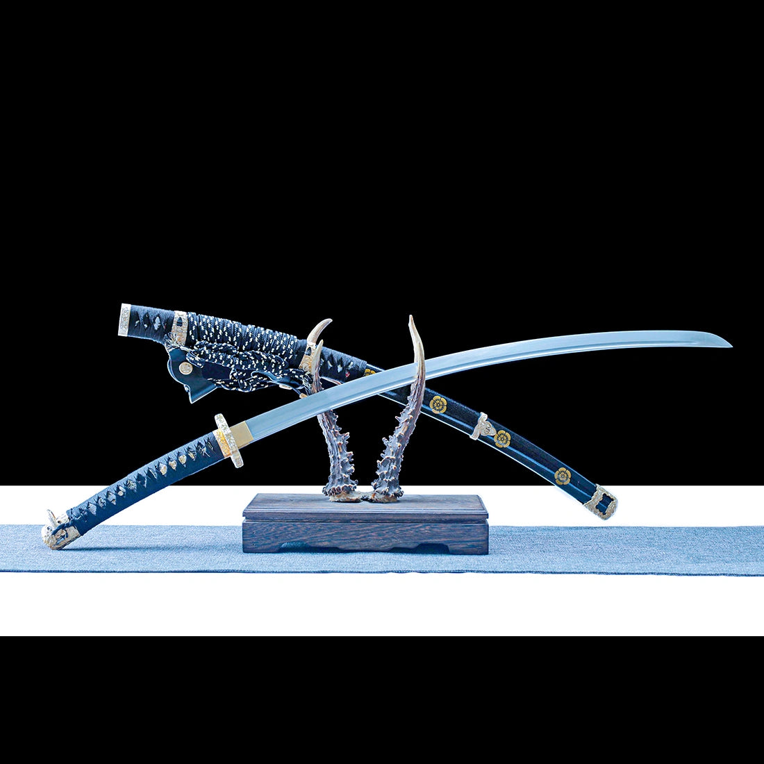 Real Tachi Sword – Handmade 1065 Carbon Steel Blade – Black – Full Tang – Collector’s Edition