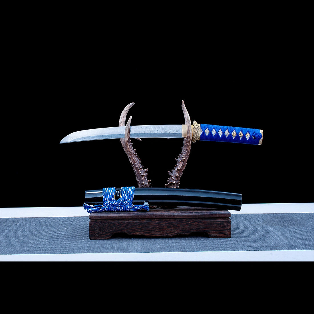 Real Tanto Sword – High Performance Damascus Pattern Steel Blade – Full Tang – Black – Premium Quality