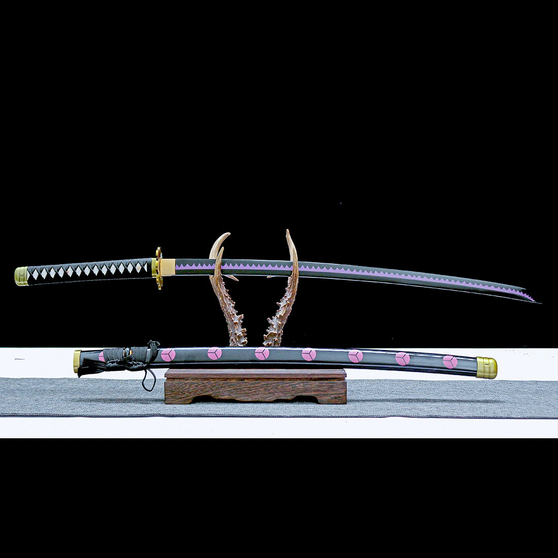 Roronoa Zoro's Shusui Sword – One Piece Replica Katana Sword – Purple Blade Edition