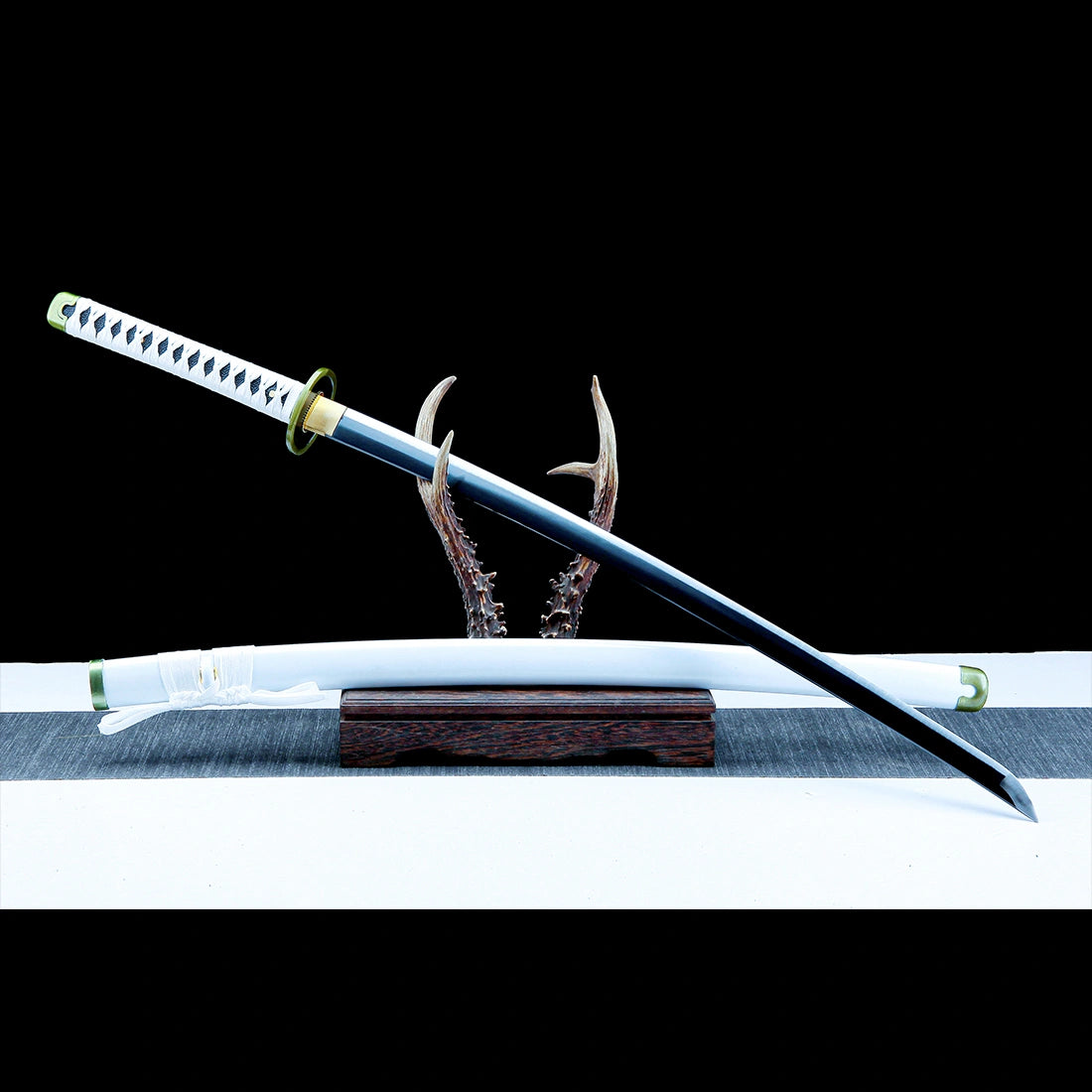 Roronoa Zoro's Wado Ichimonji Sword – One Piece Replica Katana Sword