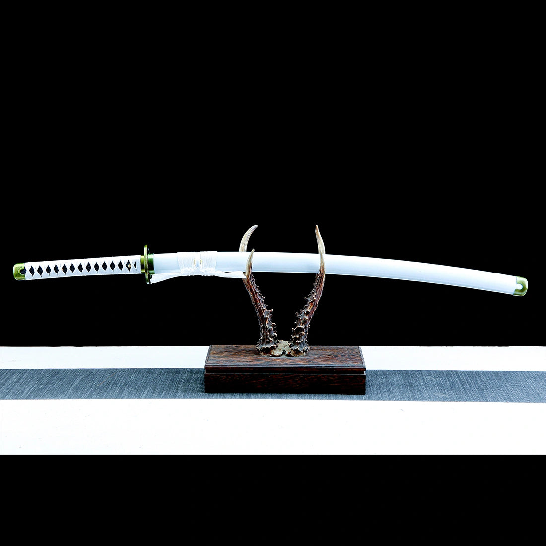 Roronoa Zoro's Wado Ichimonji Sword – One Piece Replica Katana Sword