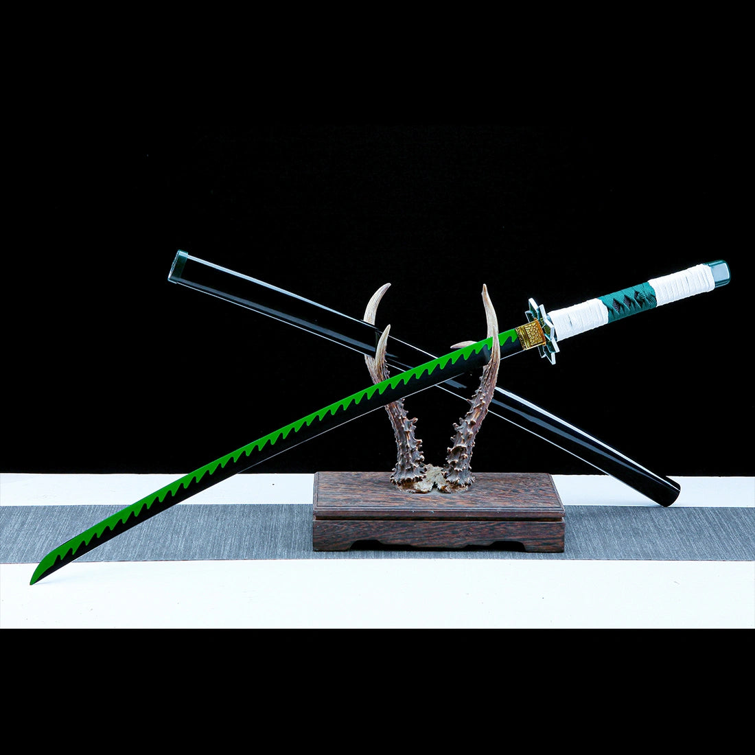 Sanemi Shinazugawa's Sword – Demon Slayer Sword – Kimetsu No Yaiba Sword – Nichirin Sword – Black Scabbard