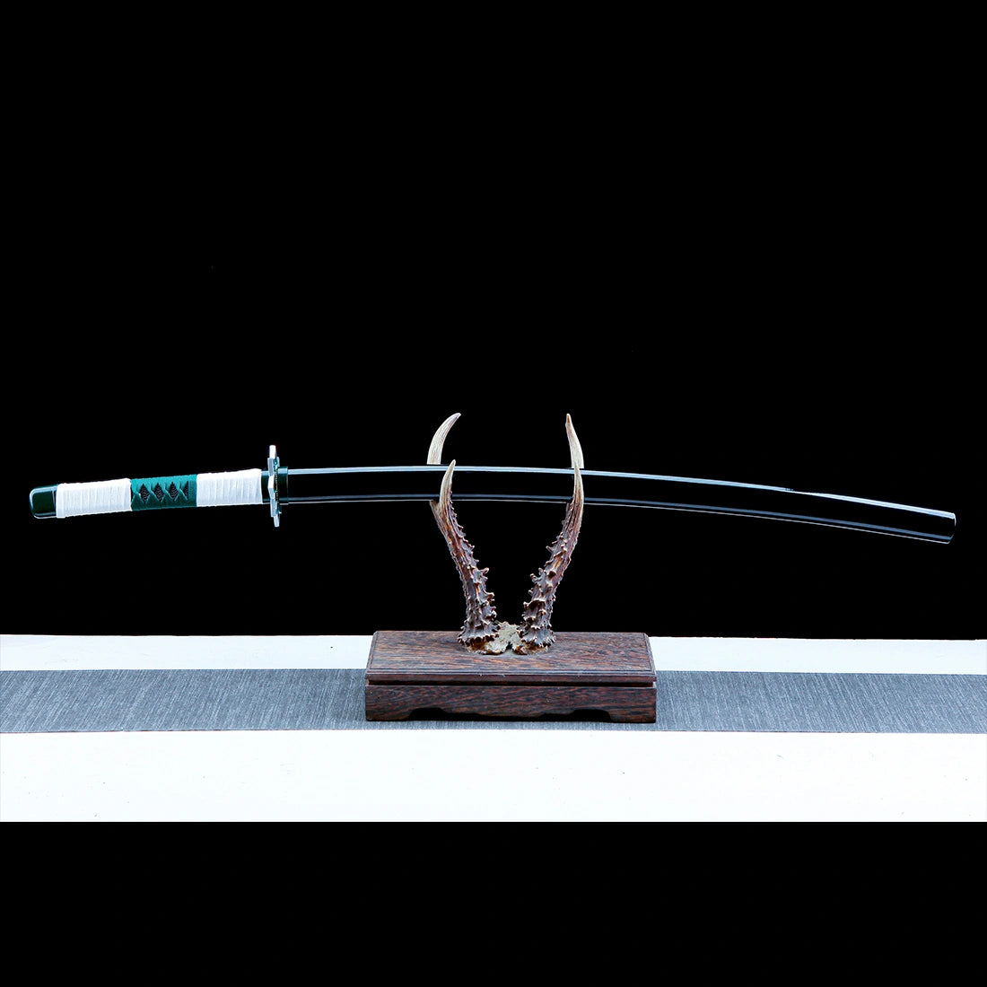 Sanemi Shinazugawa's Sword – Demon Slayer Sword – Kimetsu No Yaiba Sword – Nichirin Sword – Black Scabbard