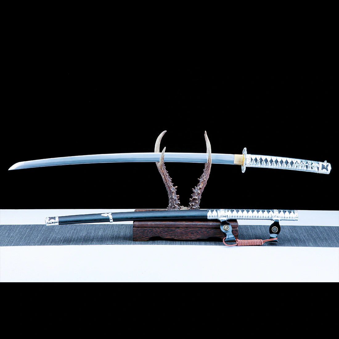 Tachi Sword – High performance Japanese Tachi Odachi Sword – T10 Carbon Steel Blade – Wood Saya