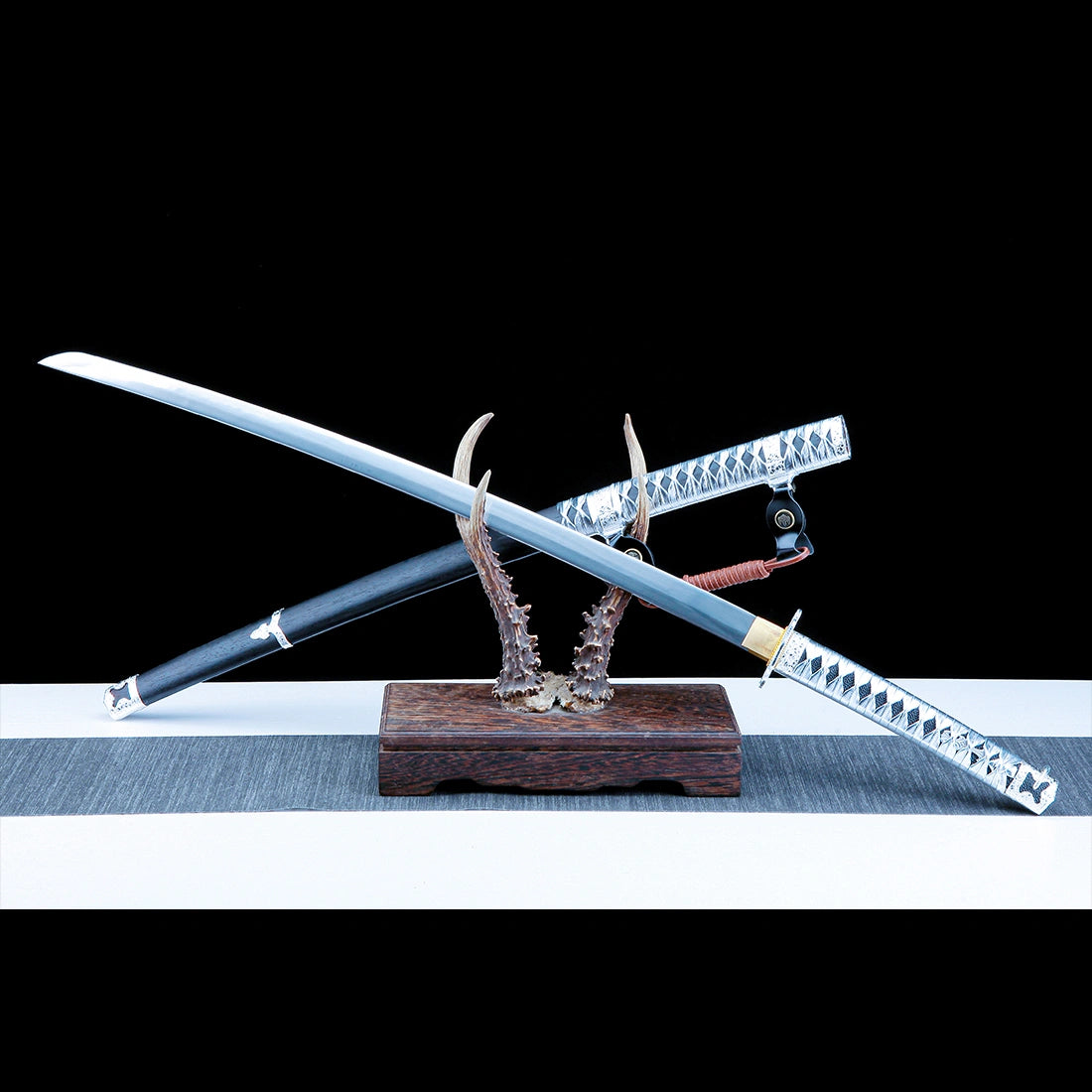 Tachi Sword – High performance Japanese Tachi Odachi Sword – T10 Carbon Steel Blade – Wood Saya