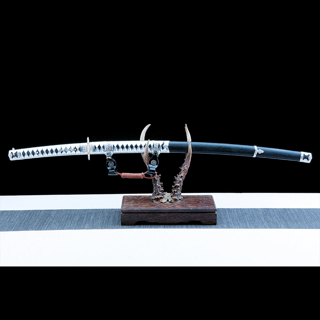 Tachi Sword – High performance Japanese Tachi Odachi Sword – T10 Carbon Steel Blade – Wood Saya