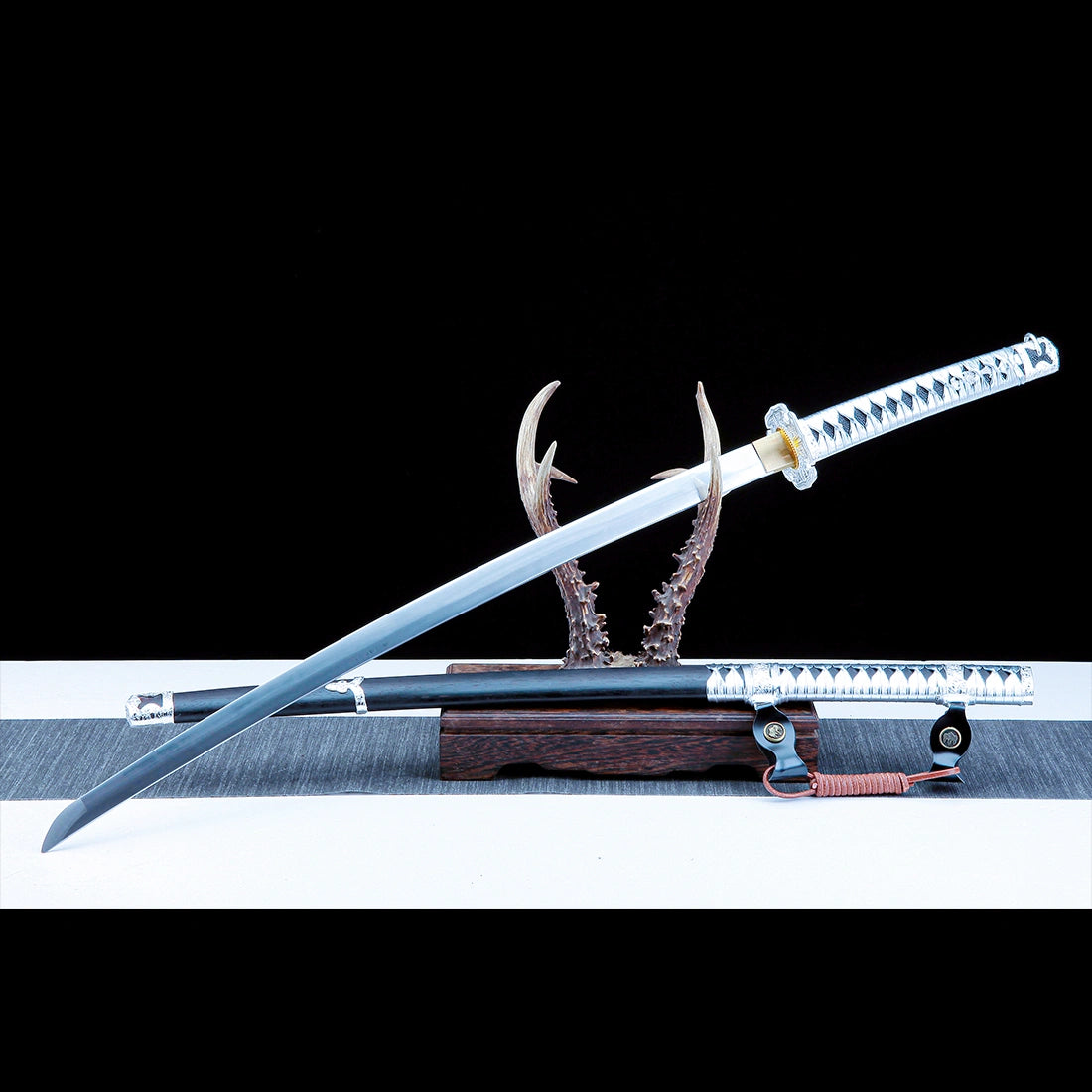 Tachi Sword – High performance Japanese Tachi Odachi Sword – T10 Carbon Steel Blade – Wood Saya