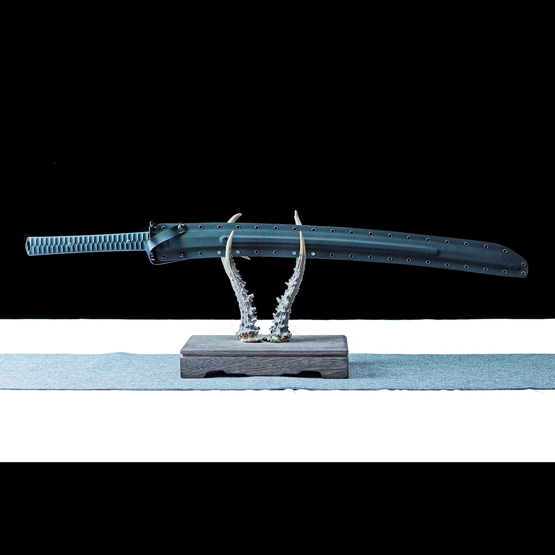 Tactical Katana – High performance Samurai Katana – Black 1065 Manganese Steel Blade – Hand Forged – Sturdy