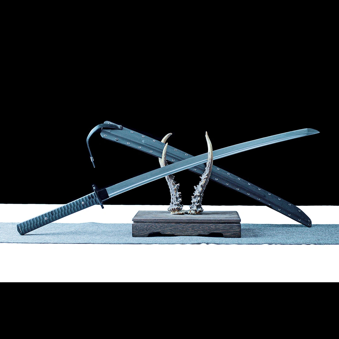 Tactical Katana – High performance Samurai Katana – Black 1065 Manganese Steel Blade – Hand Forged – Sturdy