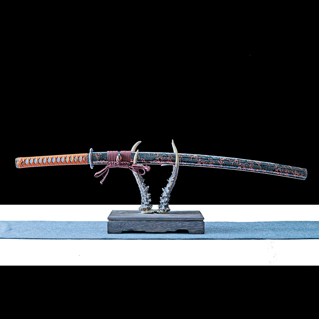 True Japanese Katana Sword – Handmade Black 1065 Carbon Steel Blade – High Performance – Full Tang