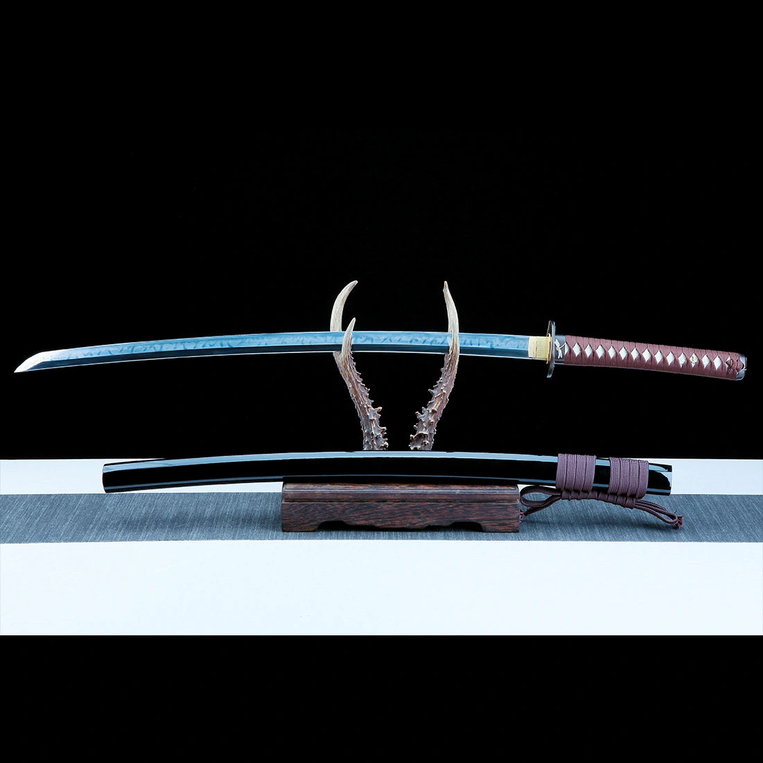 True Japanese Katana Sword – Handmade T10 High Carbon Steel Blade – Full Tang – Black Scabbard