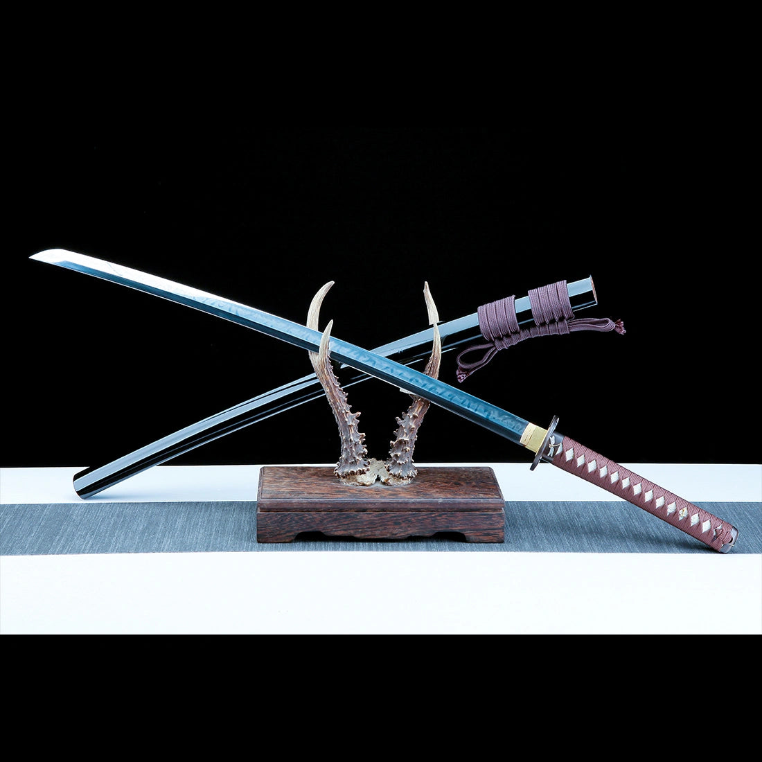 True Japanese Katana Sword – Handmade T10 High Carbon Steel Blade – Full Tang – Black Scabbard