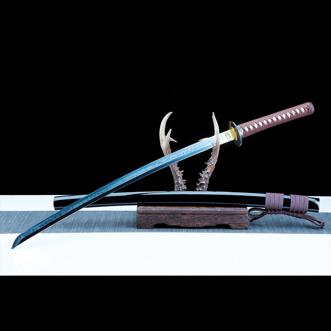 True Japanese Katana Sword – Handmade T10 High Carbon Steel Blade – Full Tang – Black Scabbard