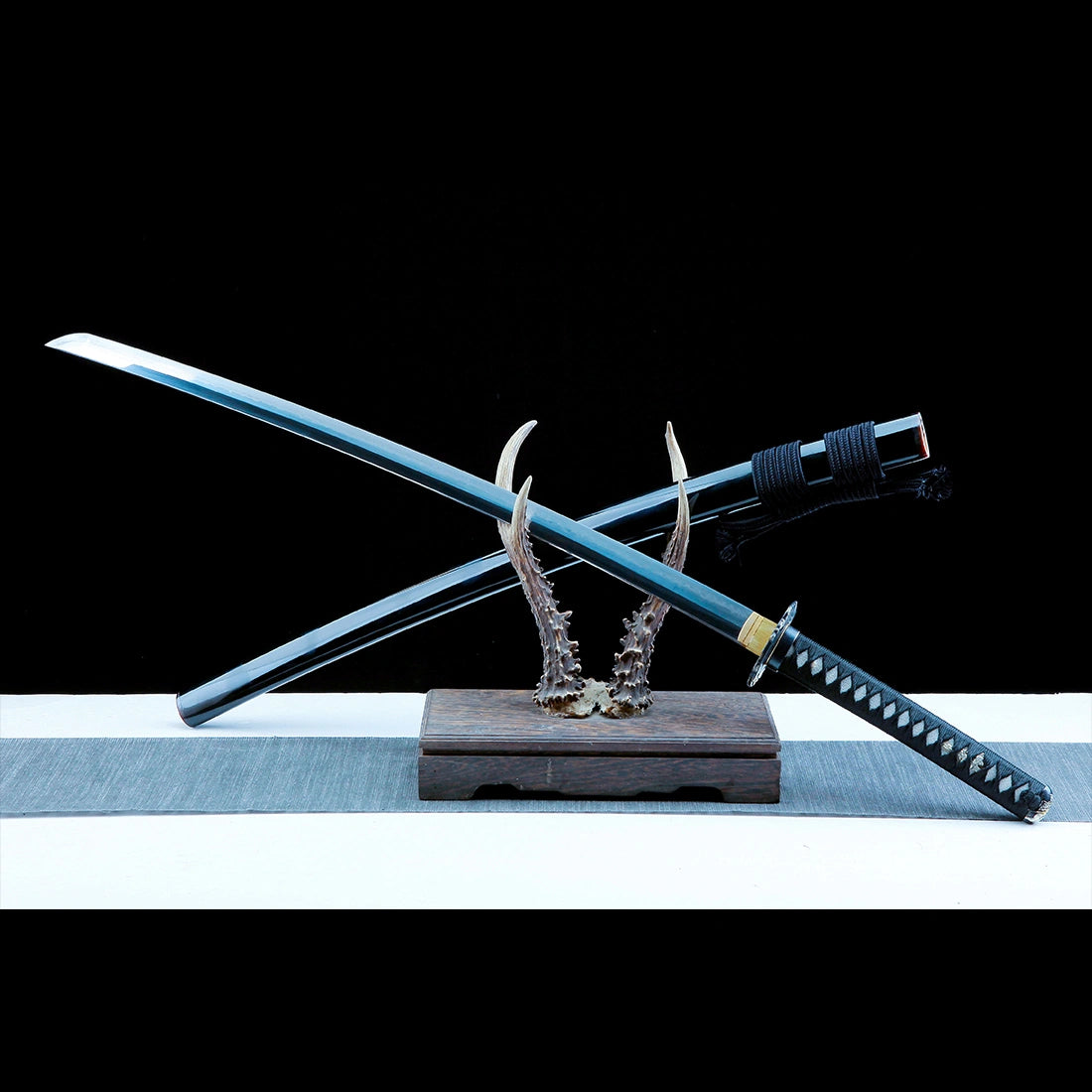 True Katana Sword – Handmade T10 High Carbon Steel Blade – Full Tang – High Performance – Black