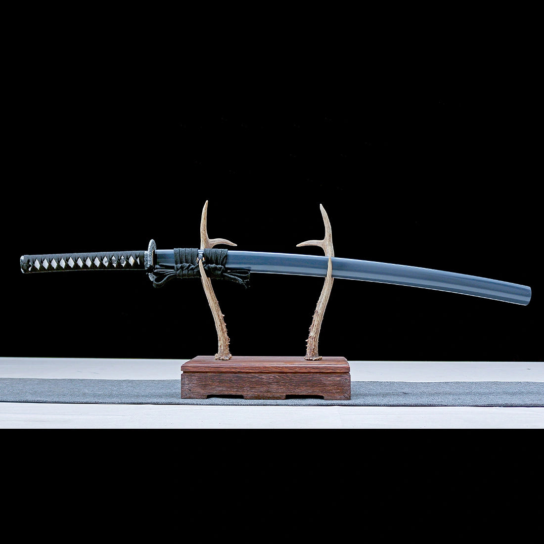 True Katana Sword – High Performance T10 Carbon Steel Blade – Gray Scabbard – Full Tang