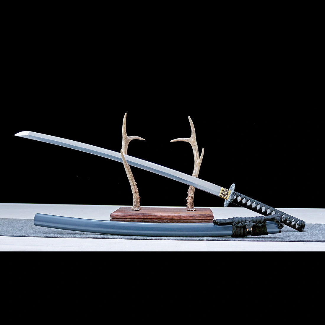 True Katana Sword – High Performance T10 Carbon Steel Blade – Gray Scabbard – Full Tang