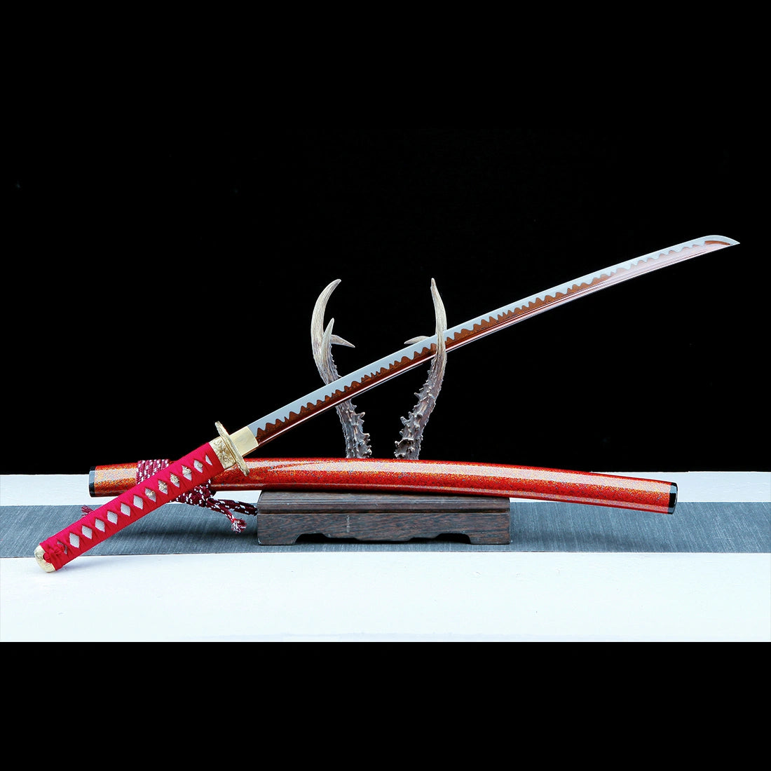 True Katana – Handmade Damascus Pattern Steel Blade – Red – Full Tang – Collector’s Edition
