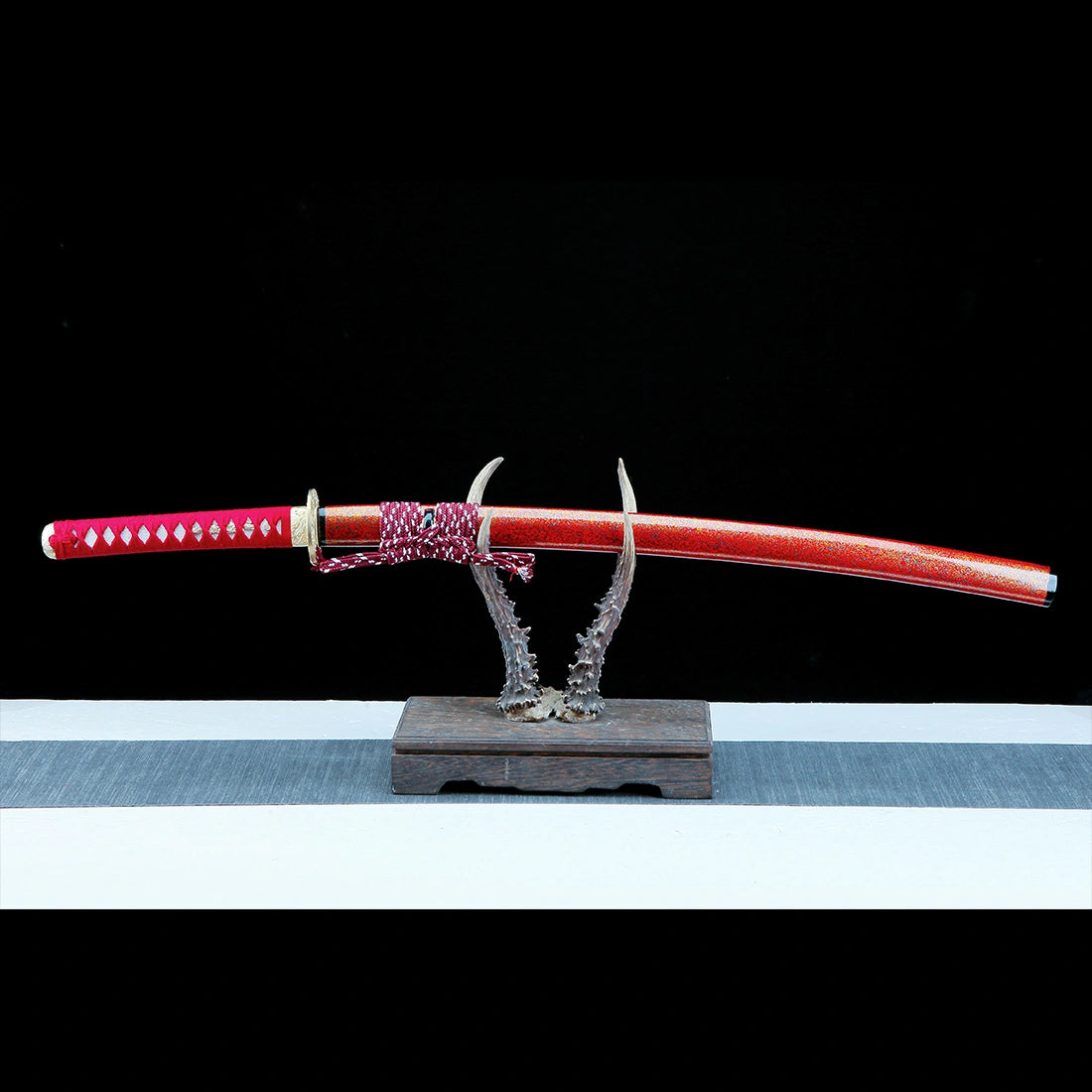 True Katana – Handmade Damascus Pattern Steel Blade – Red – Full Tang – Collector’s Edition