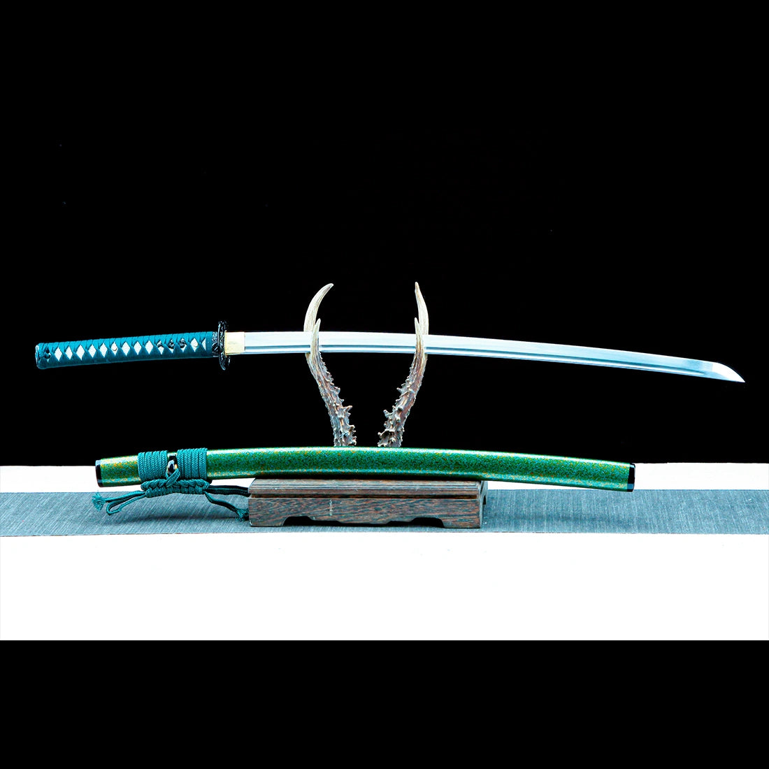True Katana – Handmade T10 Carbon Steel Blade – Green Scabbard – High Performance – Full Tang
