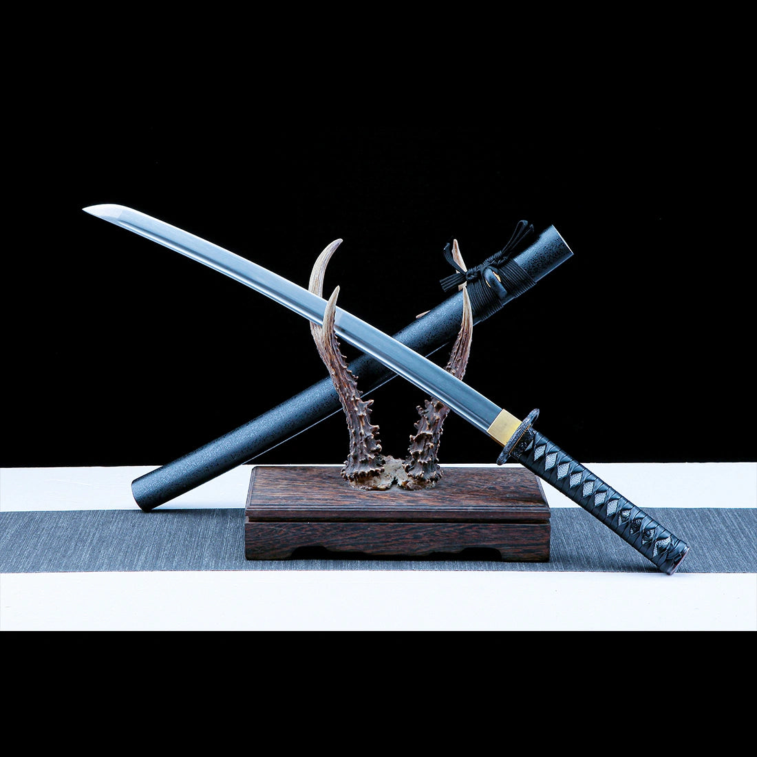Wakizashi Sword – Hand forged T10 Carbon Steel Japanese Wakizashi – Black Saya