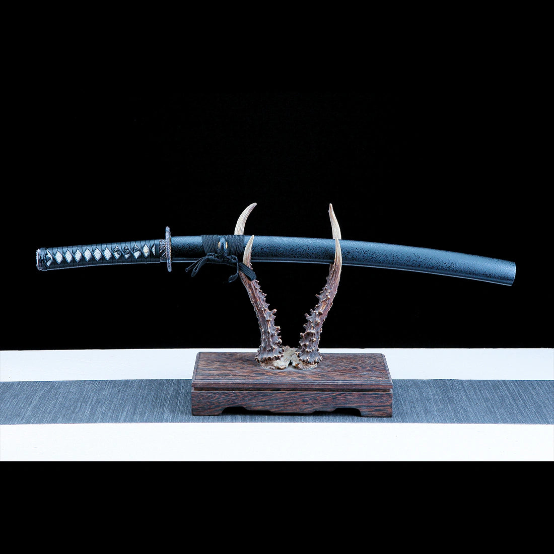 Wakizashi Sword – Hand forged T10 Carbon Steel Japanese Wakizashi – Black Saya