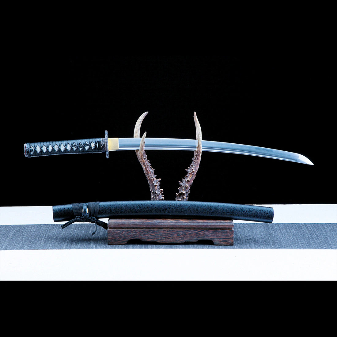 Wakizashi Sword – Hand forged T10 Carbon Steel Japanese Wakizashi – Black Saya