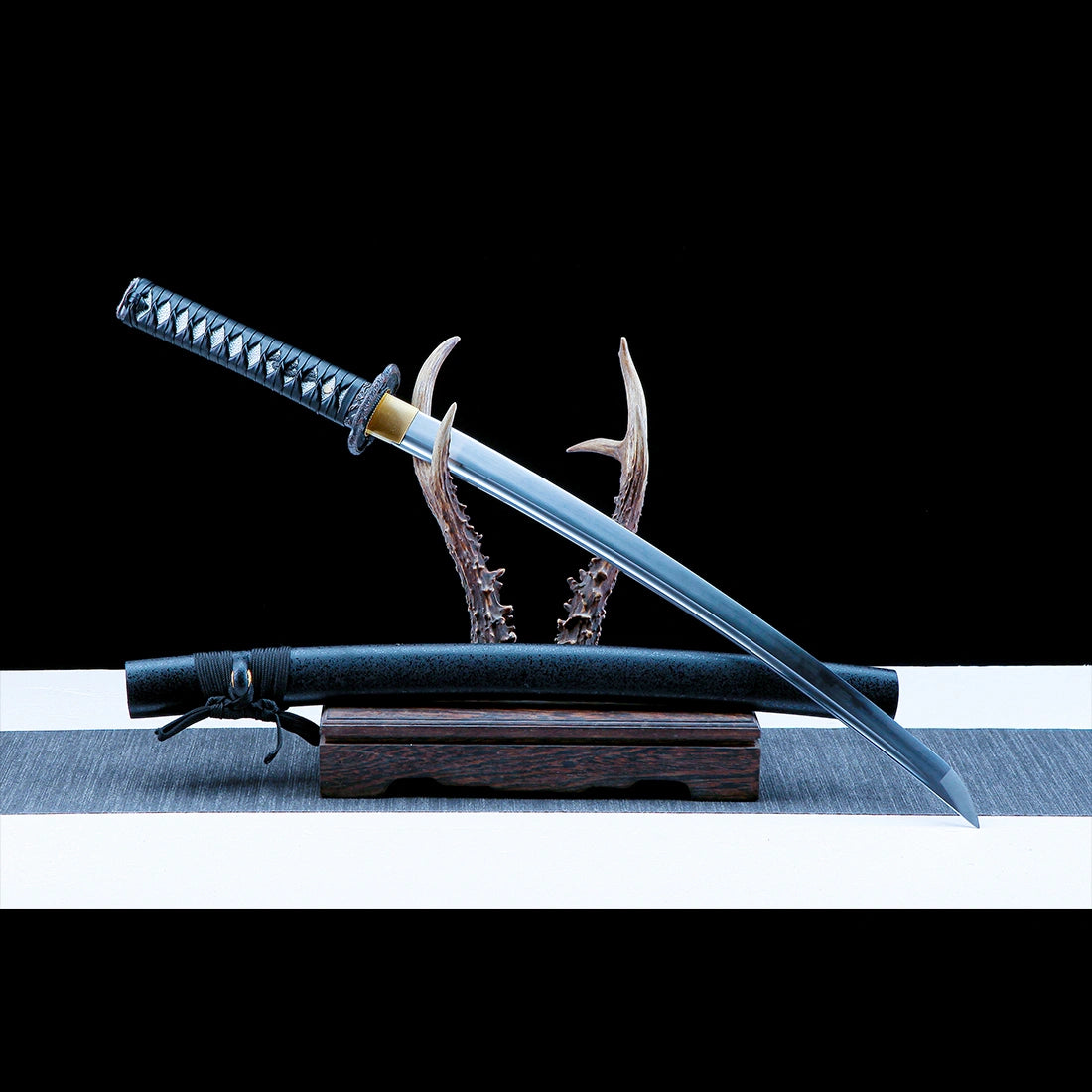 Wakizashi Sword – Hand forged T10 Carbon Steel Japanese Wakizashi – Black Saya