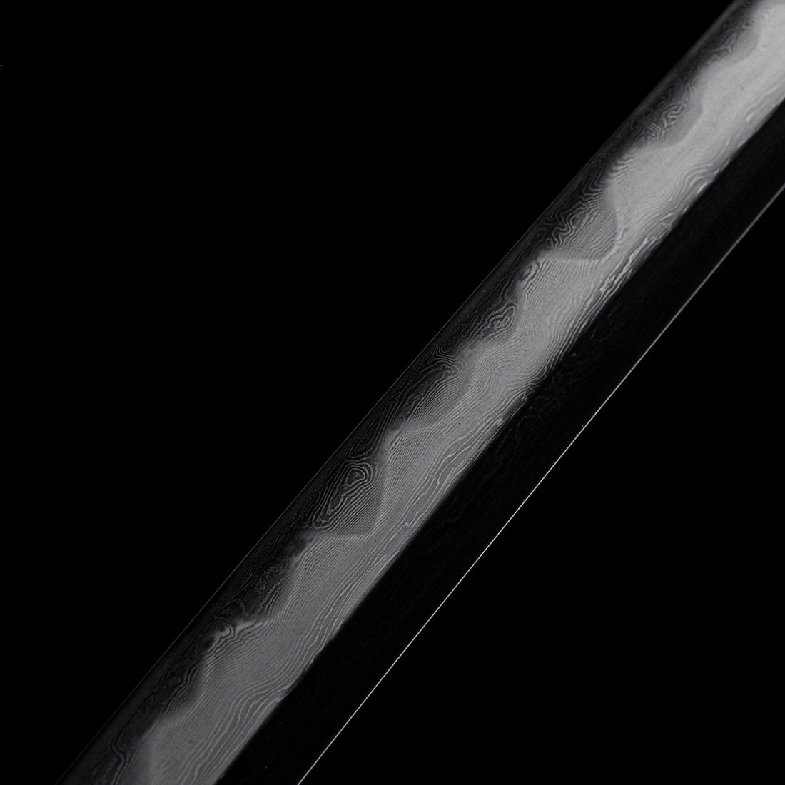 Authentic wavy Hamon line and intricate folded Damascus steel grain Hada on clay-tempered Dragonheir Tachi blade