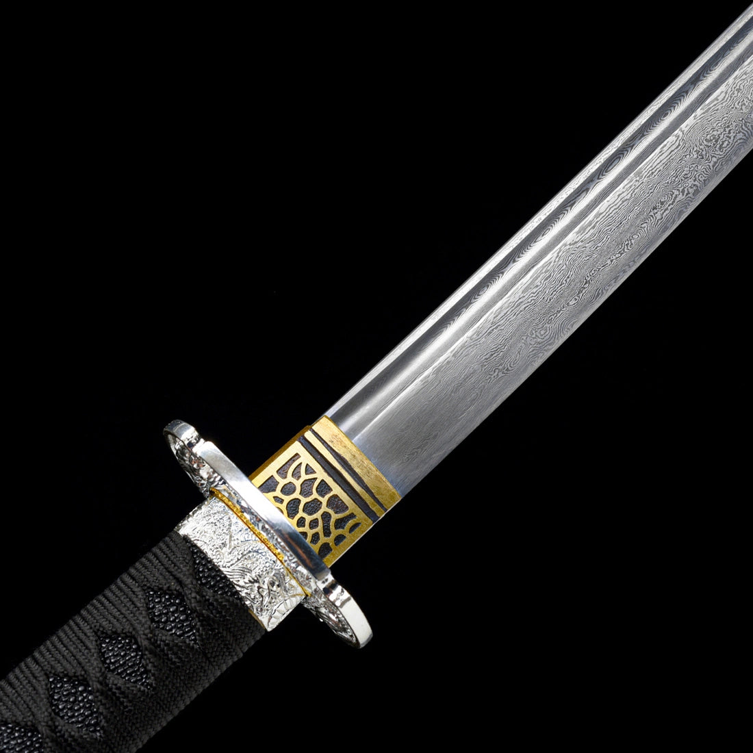 Anti-tarnish gold habaki collar paired with silver carved fuchi fitting on Oblivion Fang Damascus tachi